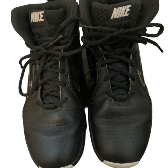 Nike Youth Non Marking Black Basketball Shoes - Picture 2 of 6